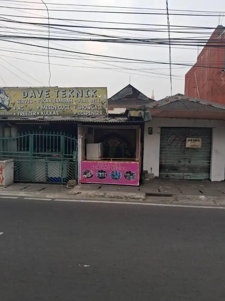 Ruang Usaha yang Sederhana [Bukan Rumah Toko / Ruko]