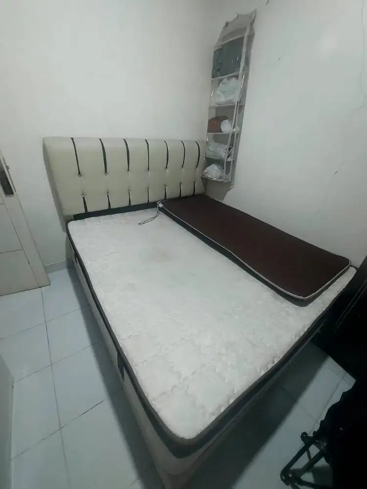 KASUR BEKAS SET DIVAN DAN SPRINGBED