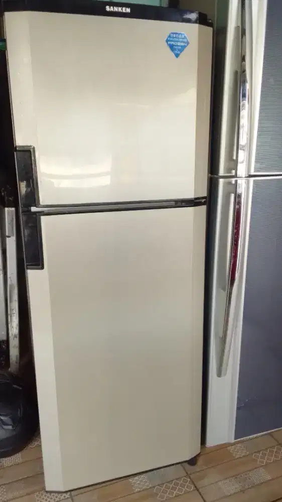 Kulkas 2 pintu sanken