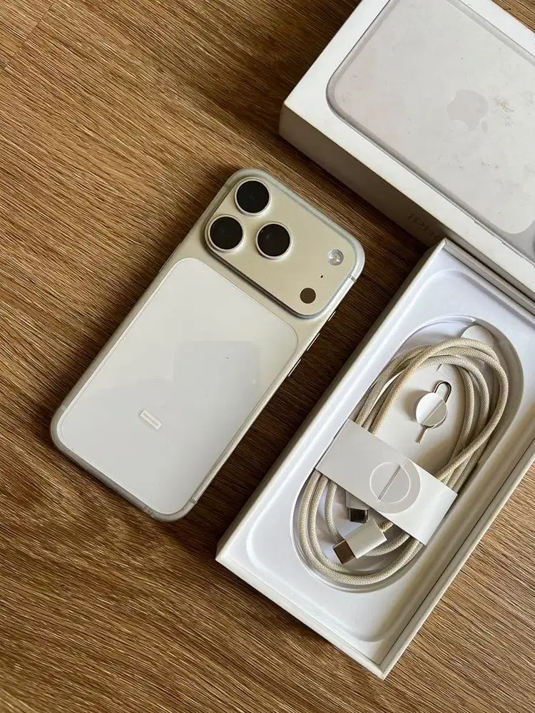 Iphone 17 pro 256gb silver iBox garansi on 2027 like new