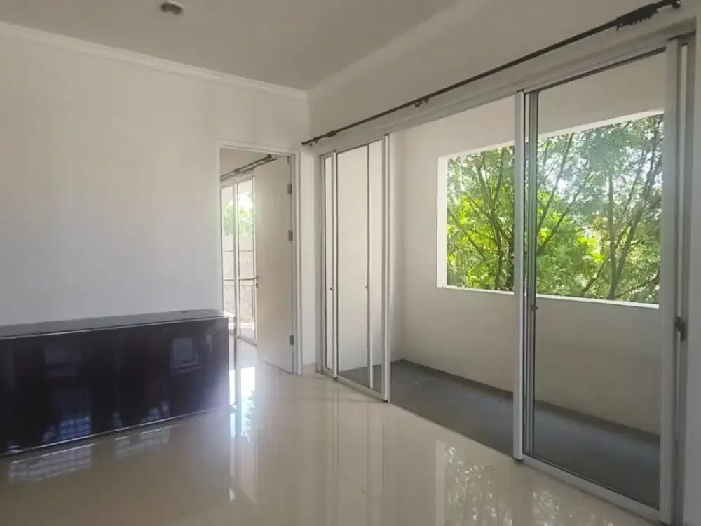 Rumah Hook Halaman Luas Disewakan di Sheffield Greenwich BSD