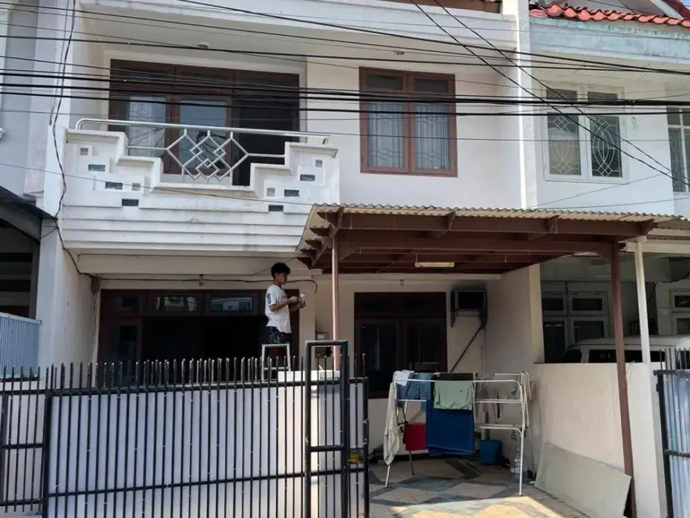 DIJUA RUMAH BAGUS DAN TERAWAT BEBAS BANJIR HARGA MURAH DI TAMAN PALEM