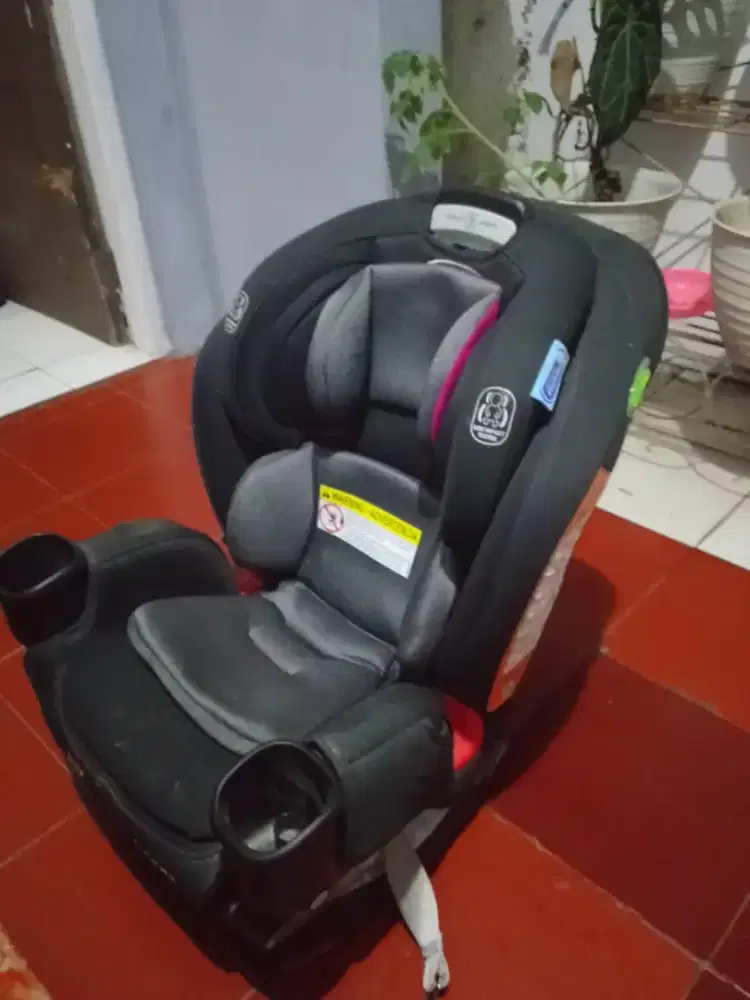 Car sheet atau tempat duduk balita dimobil
