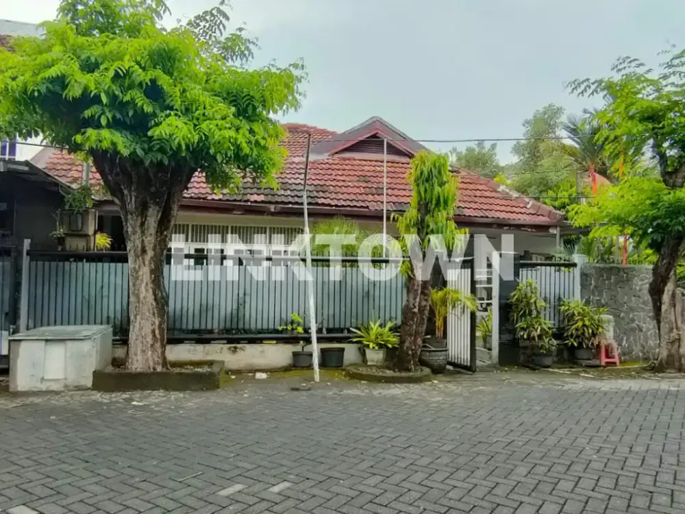 Under Market Rumah Posisi Hook di Kawasan Manyar Jaya Surabaya Timur