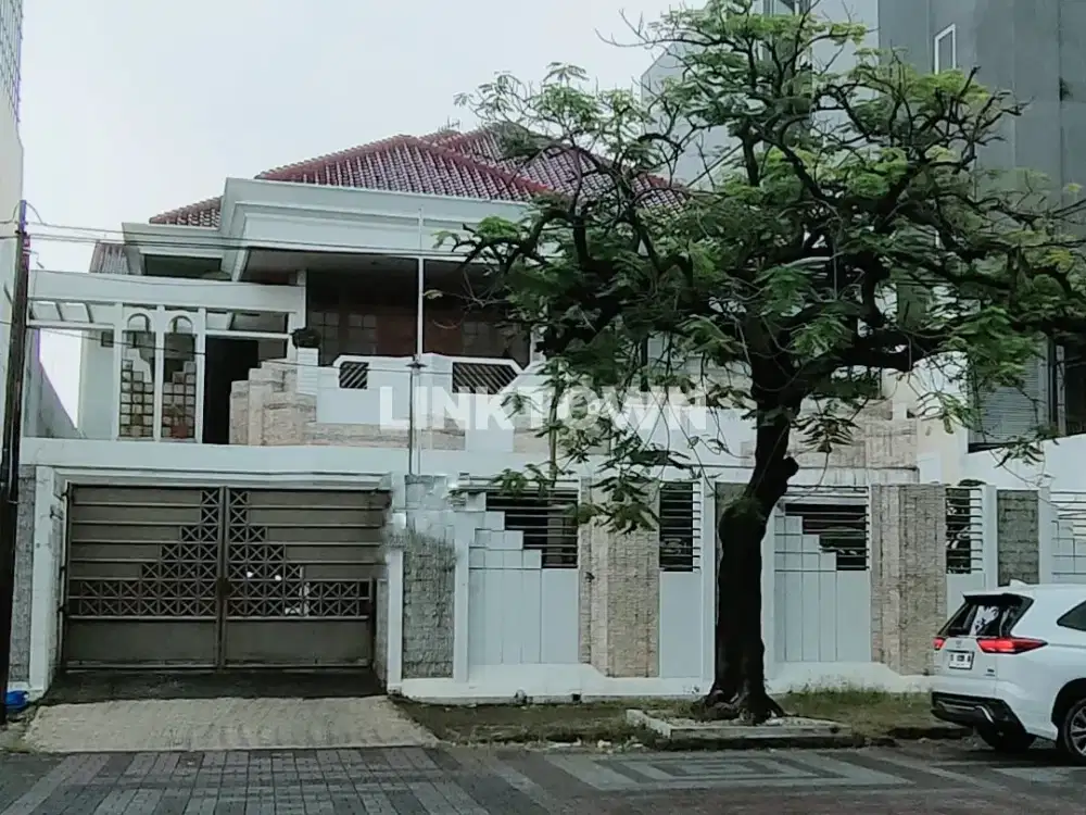 Dijual Rumah Besar dan Lega di Cempaka Pusat Kota Surabaya