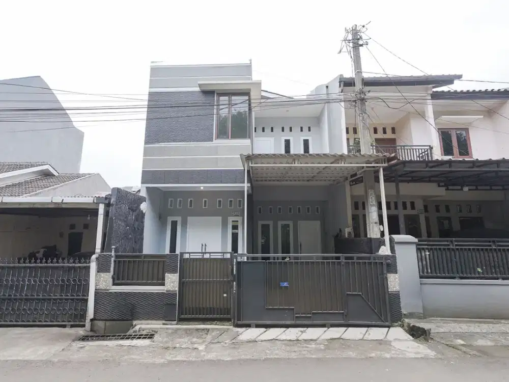 Rumah 2 Lt 6 Menit ke RS Mitra Keluarga Cibubur Hadap Selatan J-35001