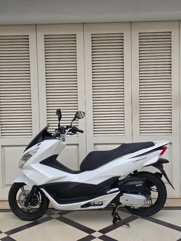 Honda pcx 150 2015 cbu vietnam km 1800 gress like new
