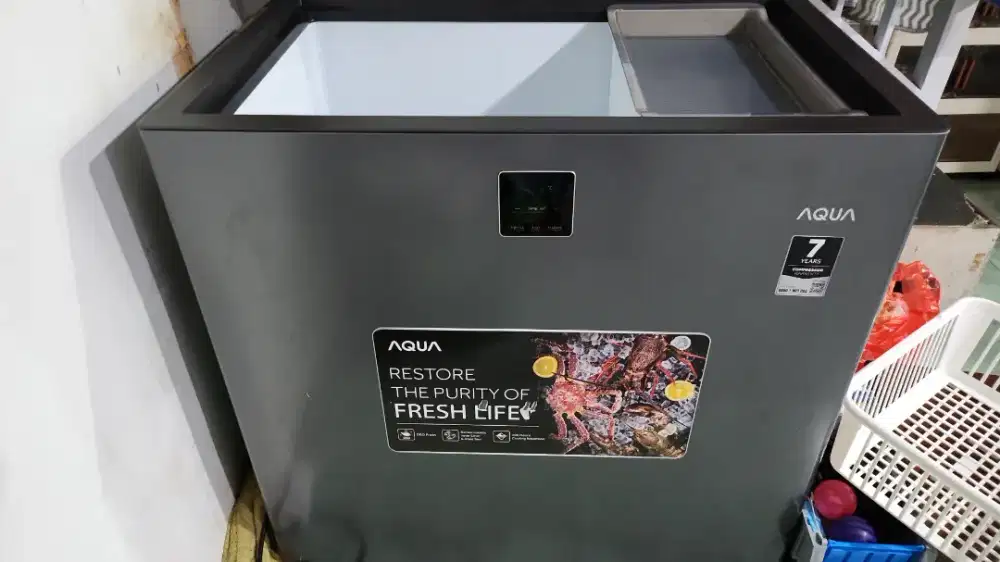 Dijual frezer merk aqua good condition