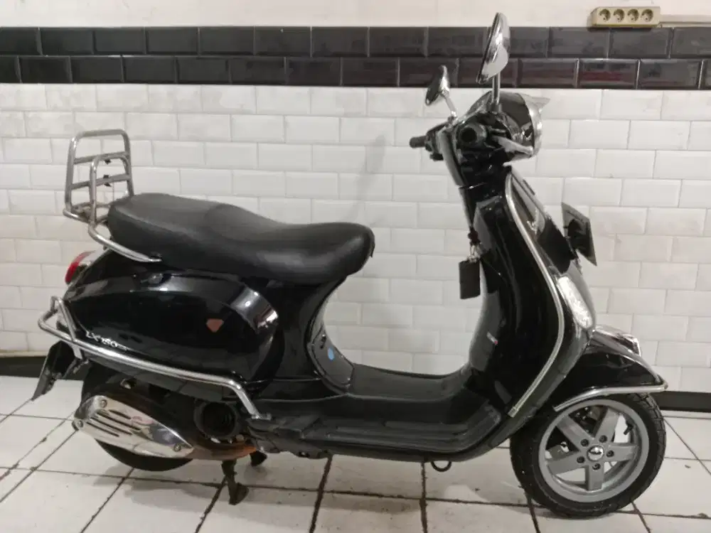Piaggio Vespa Lx150 tahun 2011 bagus orisinil