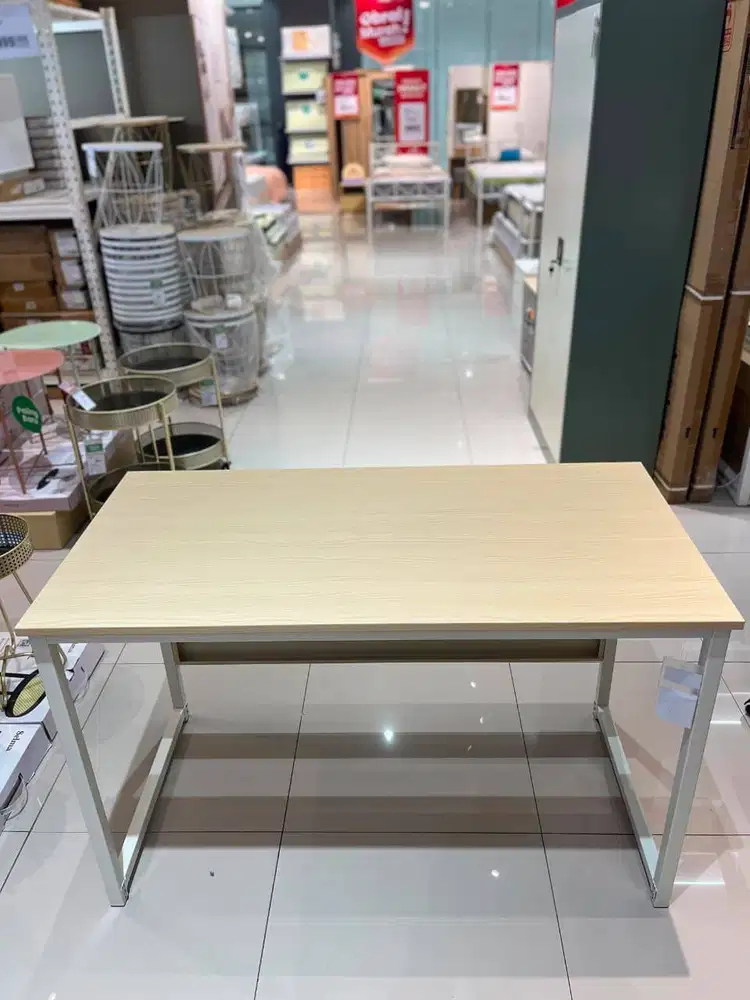 MEJA KANTOR BAHAN METAL