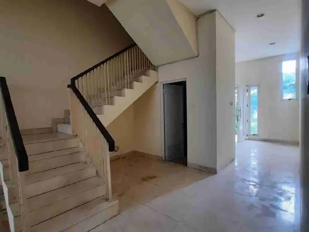 Disewakan Rumah PIK 1 Kosongan 3 + 1 KT