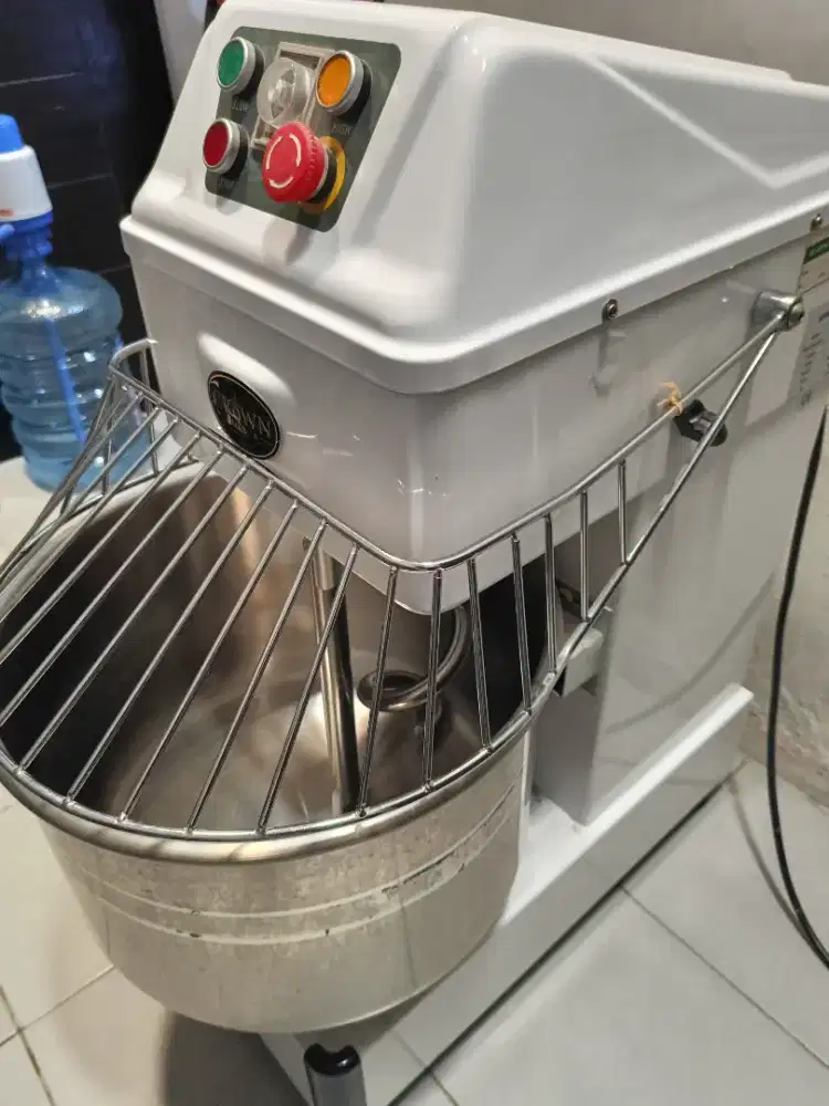 Jual perlengkapan bakery Mixer spiral crown