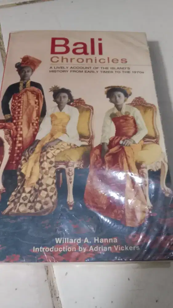 Buku antik dan langka bali chronicles