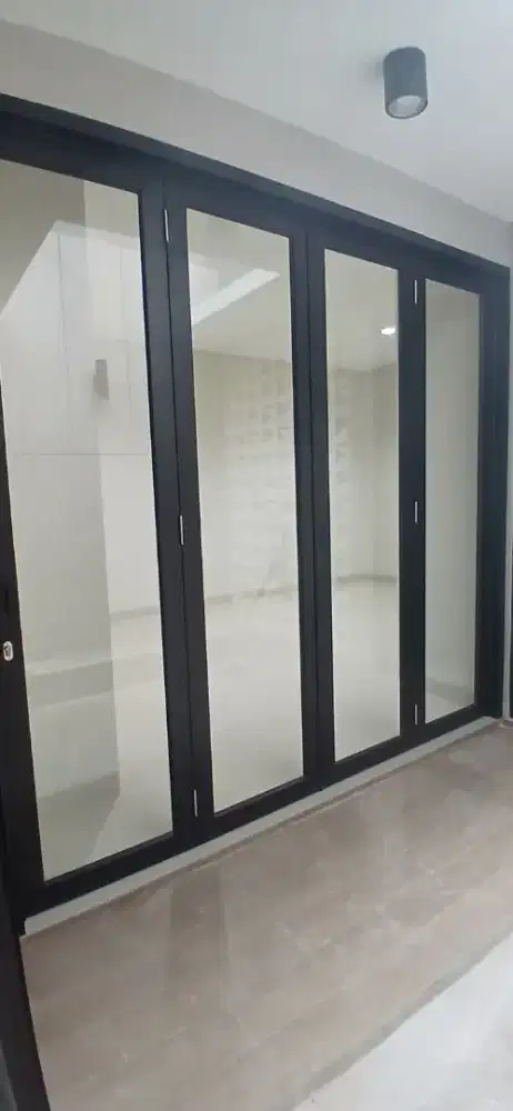 Pintu kaca aluminium dan pintu kaca lipat