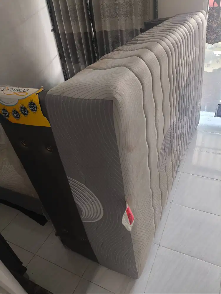 Ranjang merk COMFORTA type 03 ukuran 200cm x 120cm