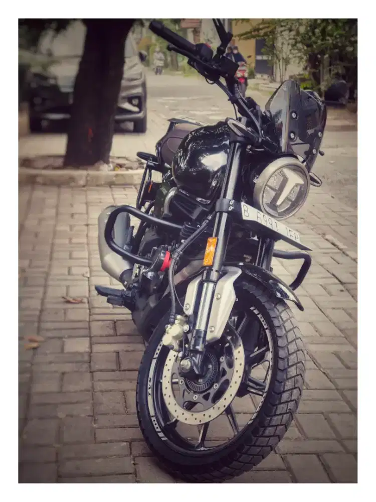 TVS Ronin 225 , Mulus, Km rendah, bonus akcessories