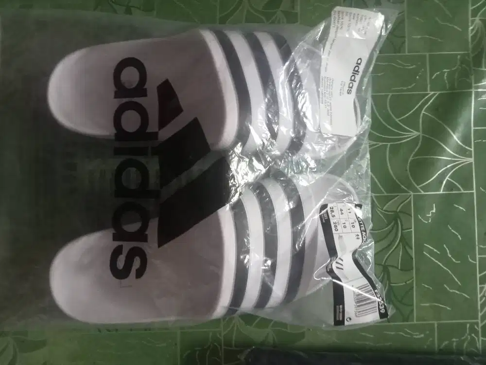 Sendal Adidas Adilette Aqua original kondisi preloved 99% mulus