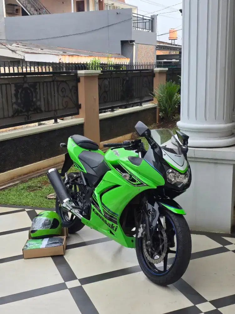 Kawasaki ninja 250R karburator 2012 cbu km 10 ribu like new