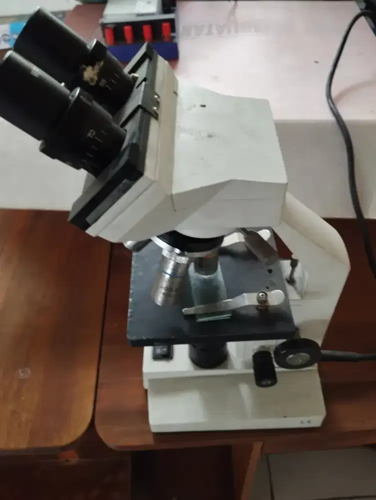 Di jual cepet bekas lab sekolahmikroskop biologis seri XSZ-107BN