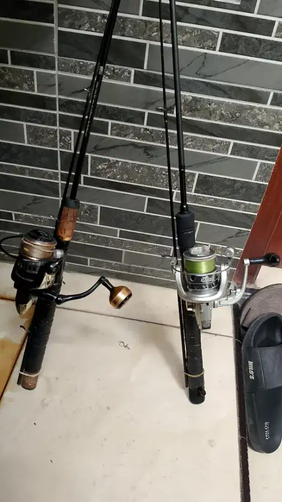Joran pancing dua pasang mulus panjang 165 cm buat mancing ikan mas.