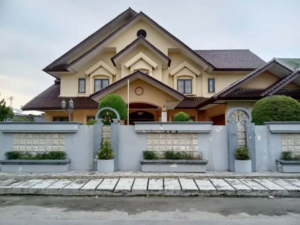 Rumah Mewah 2 Lantai LT 1.680 M² SHM di Jalan Sei Tuntung Baru