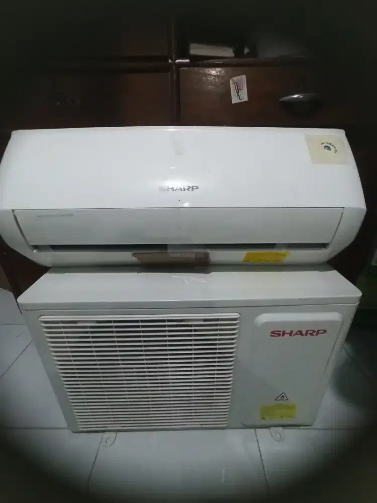 Di jual ac merk Sharp 1/2 pk