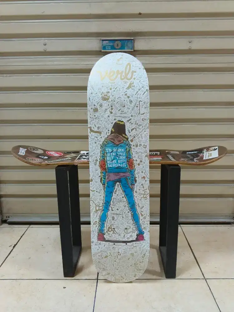 Skateboard deck Verb Human Politics series 8.0