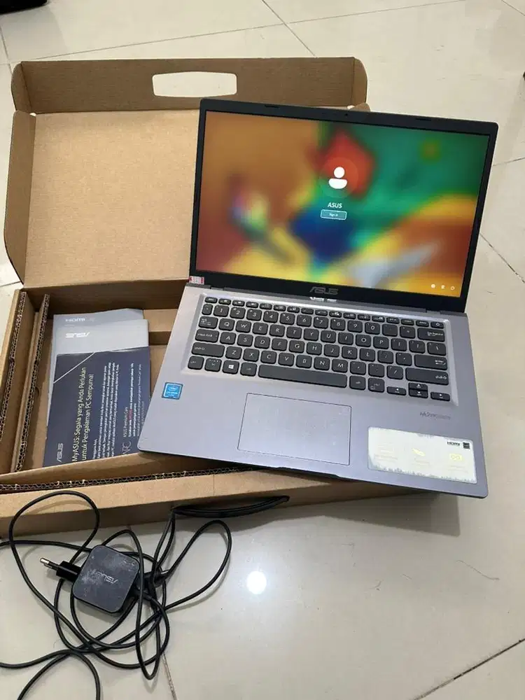 LAPTOP ASUS RAM 4GB SSD 256GB FULLSET TOUCHPAD NUMBERPAD MASIH SEGEL