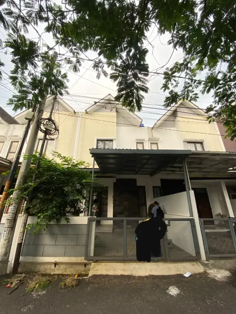 DIJUAL Rumah di komplek Cipamokolan 2 Lantai One gate system