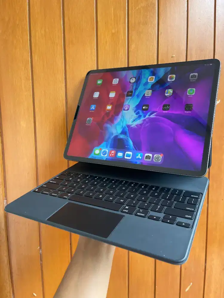 Apple Magic Keyboard + iPad Pro 2020 256gb Like New