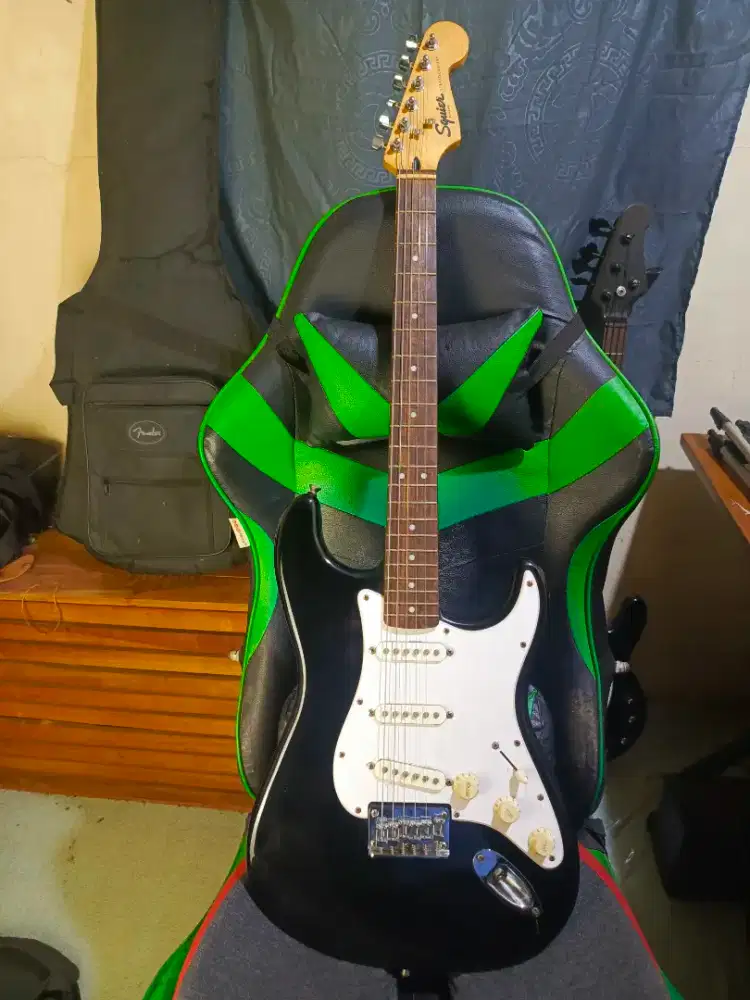 Gitar Squier Bullet Black