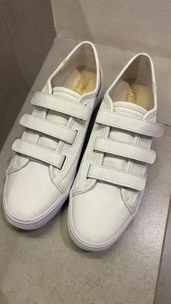 Preloved - Sepatu Keds Wanita