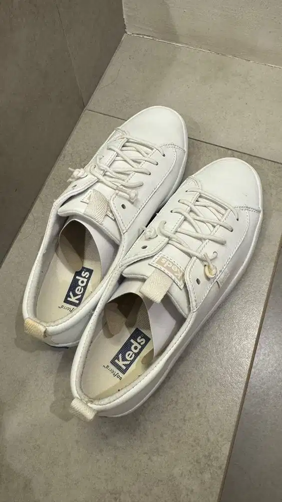 Preloved - sepatu Keds - Wanita