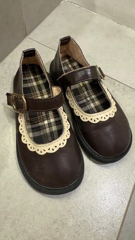 Preloved sepatu mary jane anak