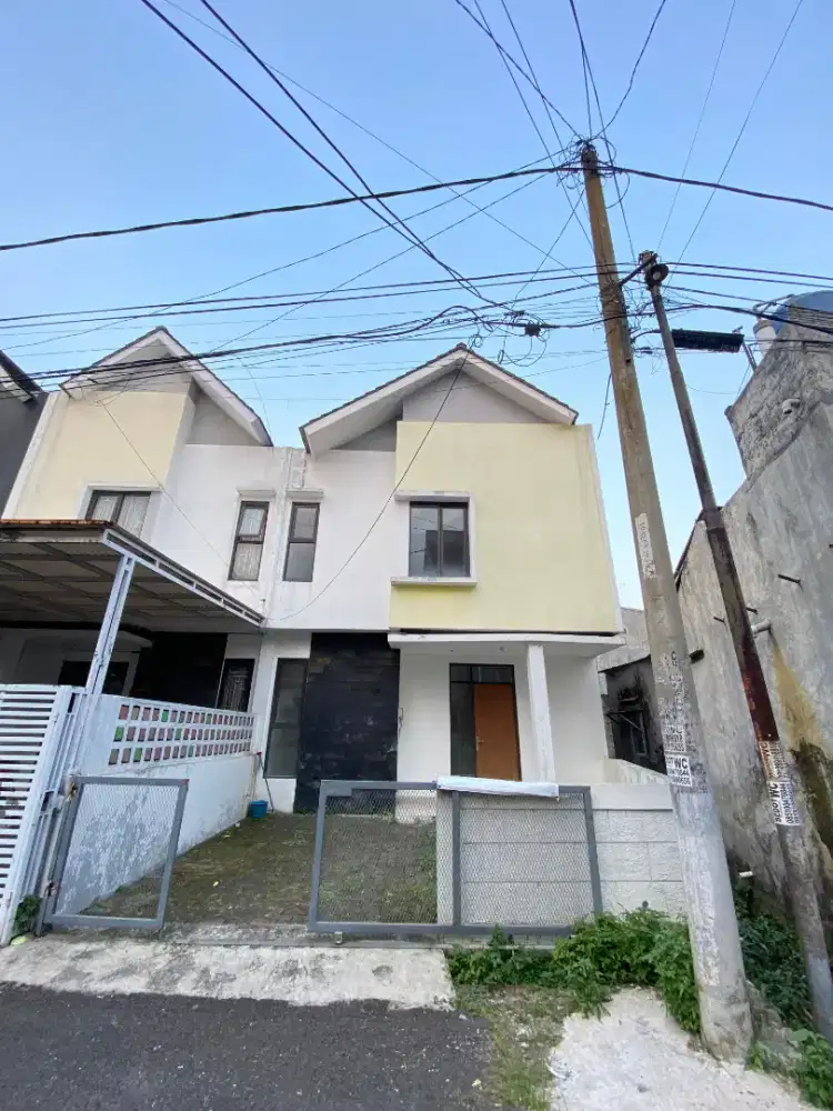 DIJUAL 2 Lantai Rumah di dalam komplek cipamokolan one gate system