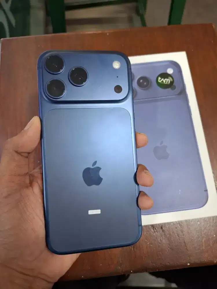 iPhone 17 promax 256gb iBox deep blue like new