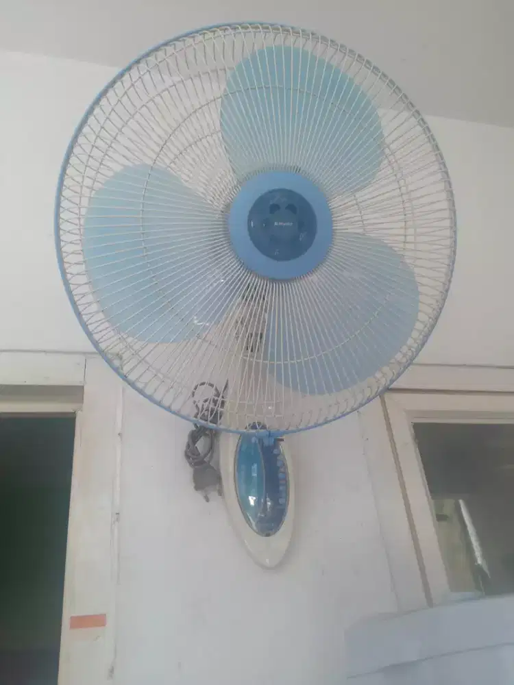 Kipas angin dinding 16 inch merk miyako normal siap pakai nego tipis