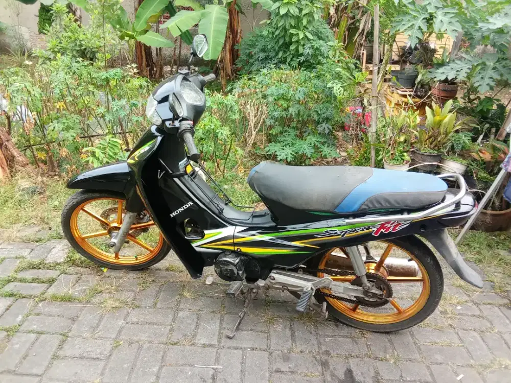 Motor bebek Honda Supra fit