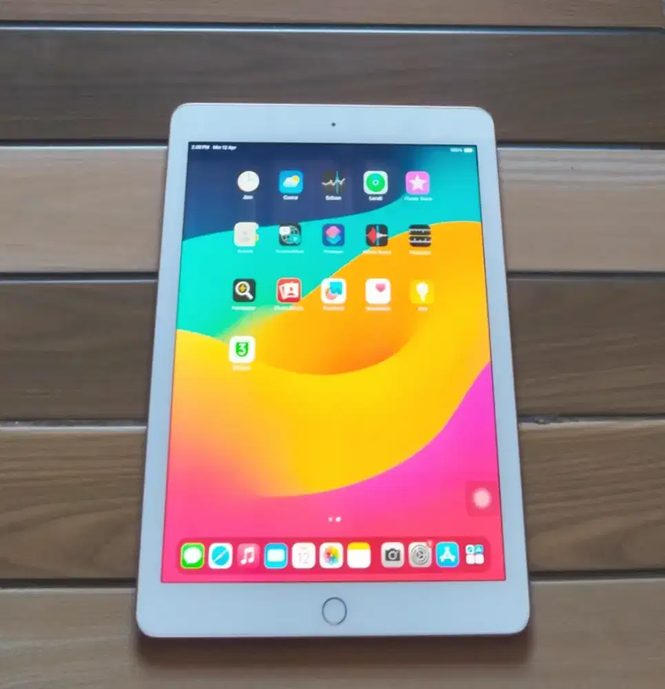 iPad Gen 6th Wi-Fi 32GB Mulus Normal Bebas Reset Charger Only