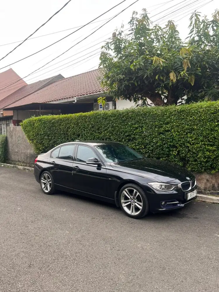 BMW F30 320i AT LOW KM TERMURAH!!