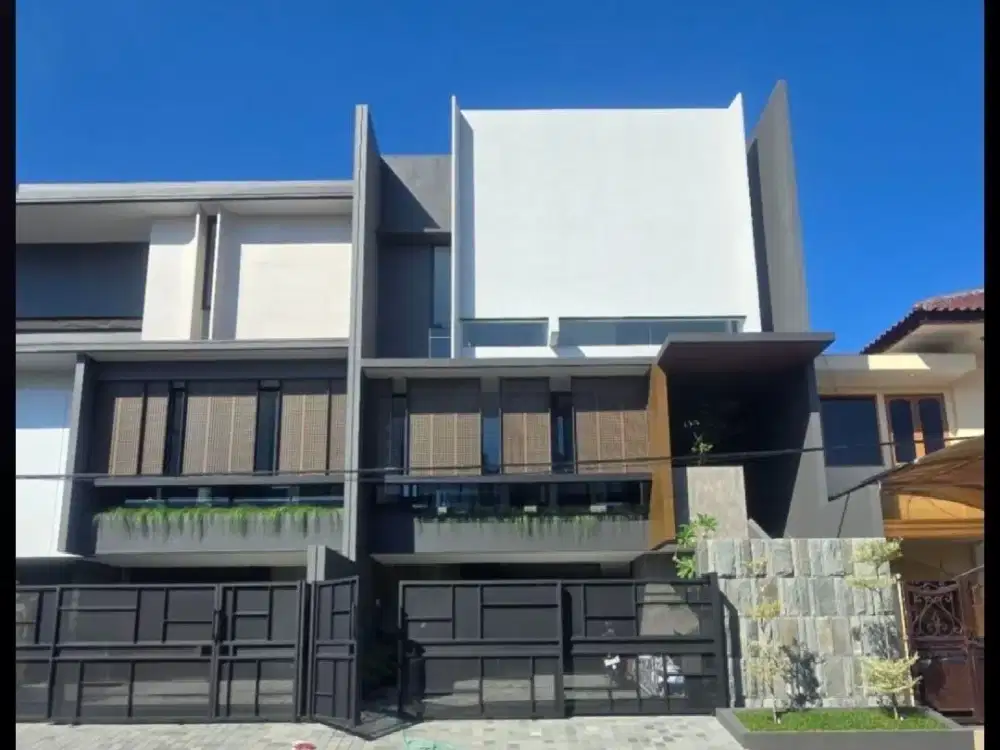 Rumah Manyar Kertoadi  NEW GRESS MODERN STRATEGIS