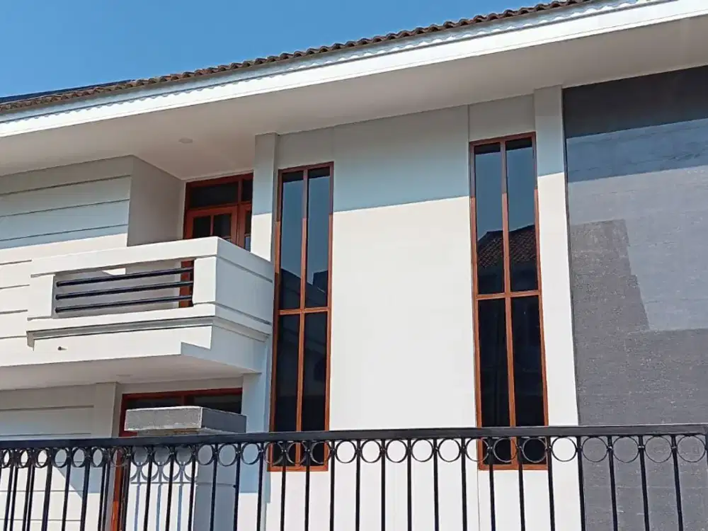 Rumah Huk sewa 2 lantai lebar 16 renovasi di kelapa gading jakarta utara dekat mal MKG