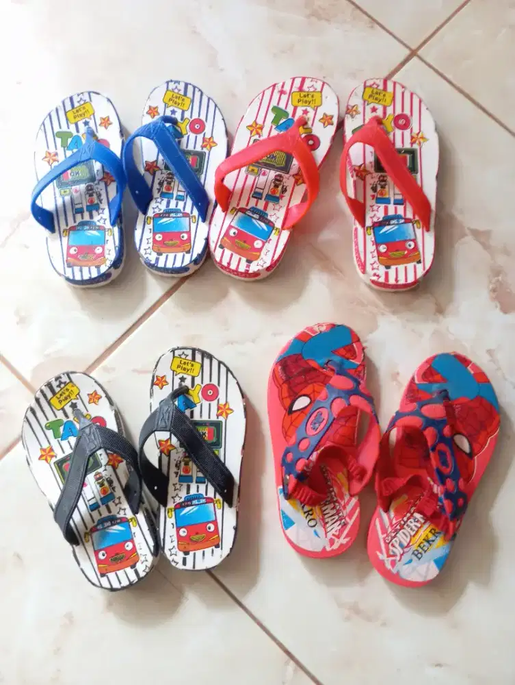 Sandal anak satu dan dua tahun motif kartun