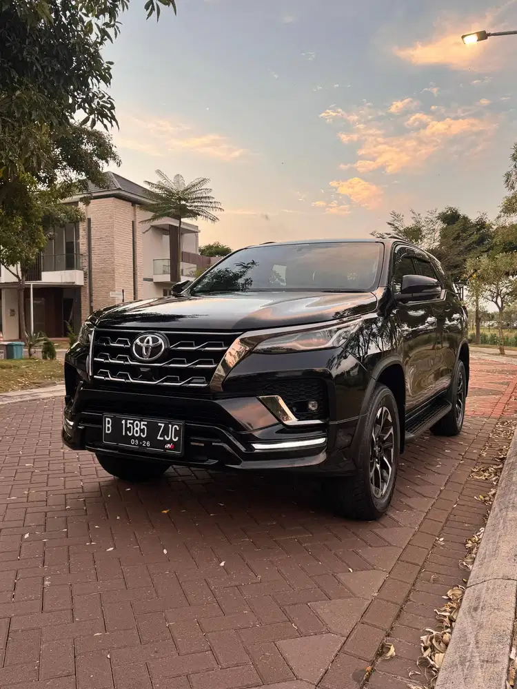 Toyota Fortuner GR SPORT 2.4 2021 Hitam Black 2020 2022 Fortuner GR