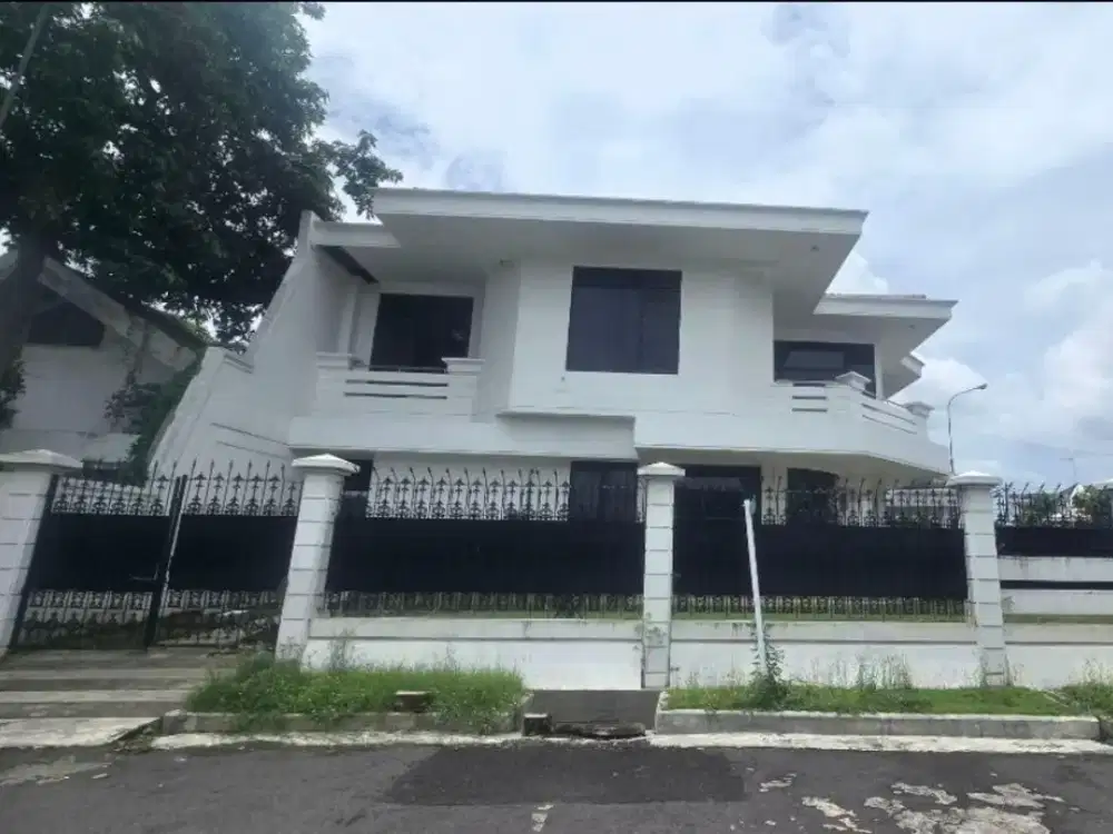 RUMAH DHARMAHUSADA  STRATEGIS SIAP HUNI  SUDAH RENOVASI