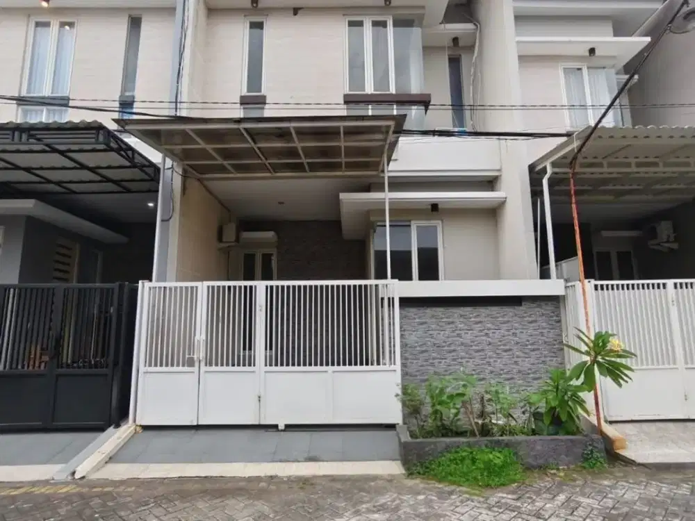 Rumah Wonorungkut Utara  SIAP HUNI, AC 3 UNIT, CANOPY, ROW JALAN 2 MOBIL