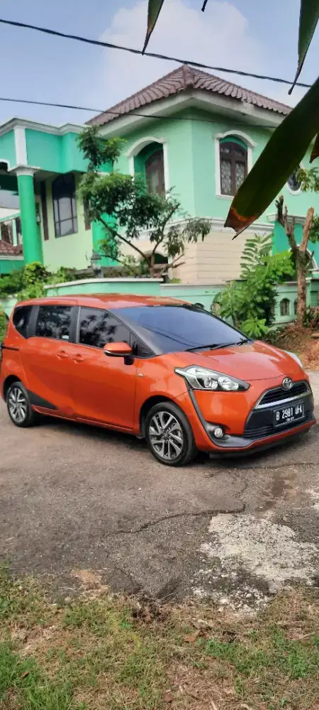 Toyota Sienta 1.5 V AT 2017 Tangan Pertama