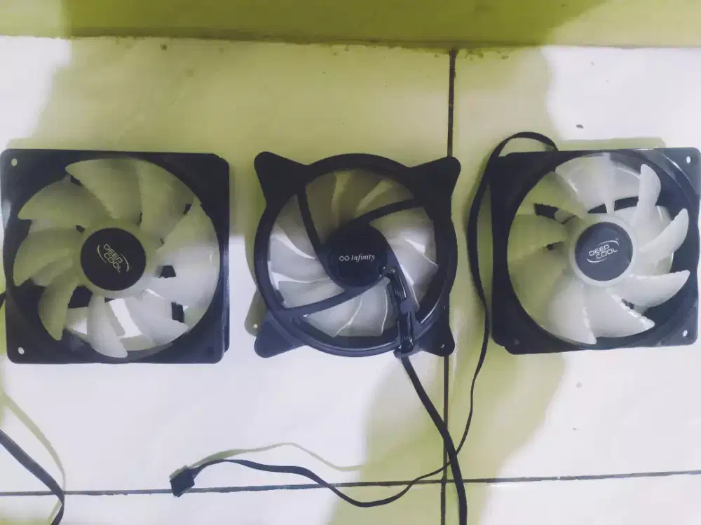 Fan, kipas pendingin Komputer 3 Biji, big Size, Mulus Normal Terawat.