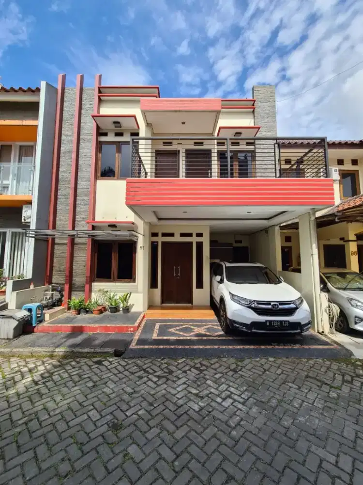 Rumah Kelapa Gading di dalam town house, nyaman, tenang dan aman.