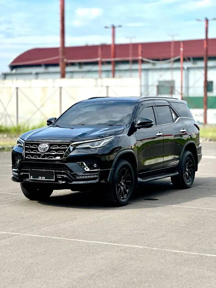 Toyota Fortuner GR 2.8 AT 2023 Hitam Black 2022 2024 Fortuner GR